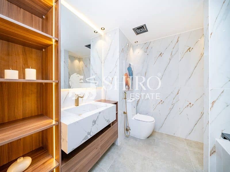 29 Bathroom 004. jpeg