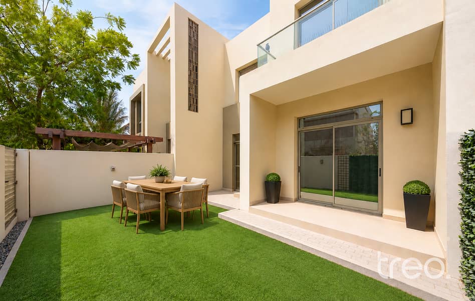 21 Modern Townhouse Dining Terrace. png