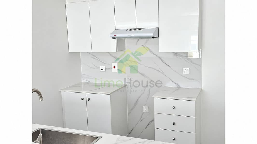 6 05-dubai-the-greens-al-arta-4-1br-apartment-kitchen-marble-backsplash. jpg
