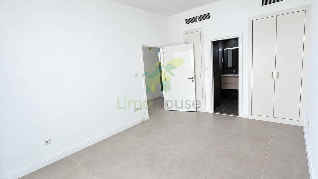 8 08-dubai-the-greens-al-arta-4-1br-apartment-bedroom-wardrobe-ensuite. jpg