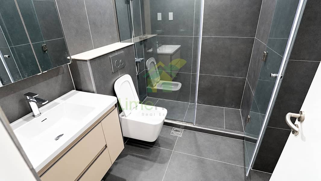 10 10-dubai-the-greens-al-arta-4-1br-apartment-bathroom-dark-tile-shower. jpg