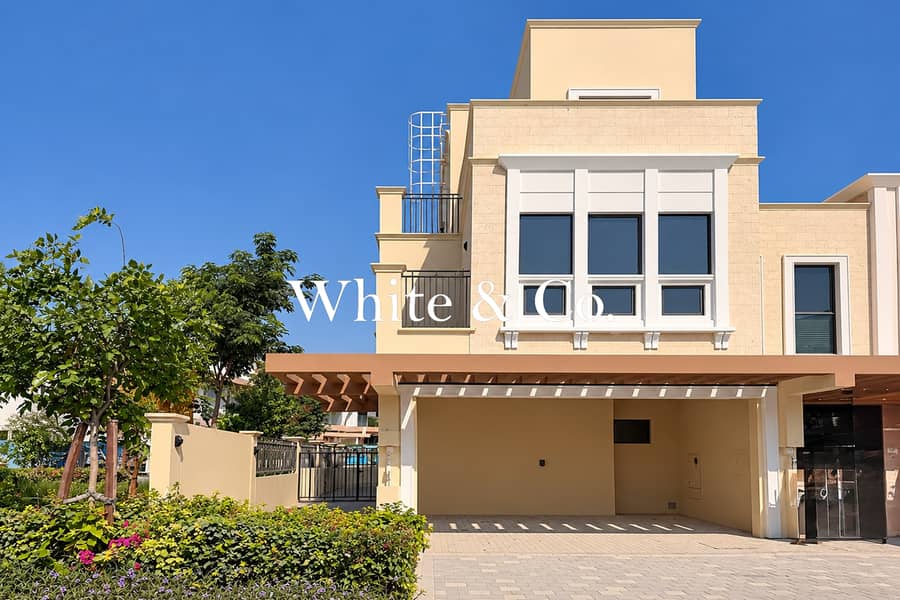 Single Row | CornerEnd Unit | Lagoon Views Single Row | CornerEnd Unit | Lagoon Views