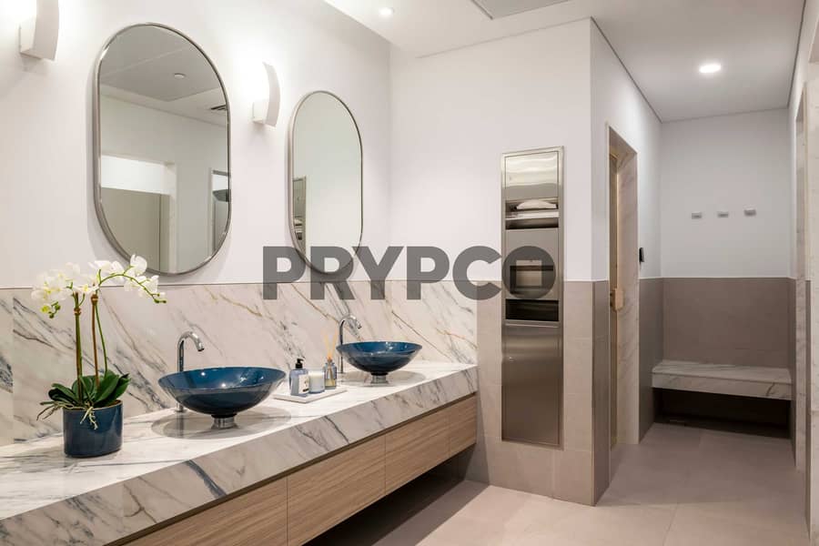 10 Kensington Waters - changing room. jpg