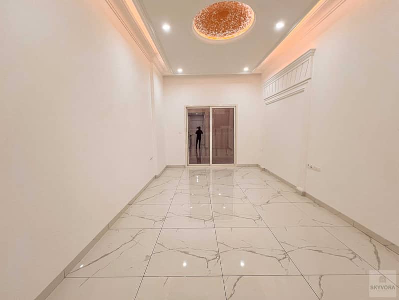 Studio | Side View | Vincitore Boulevard Studio | Side View | Vincitore Boulevard