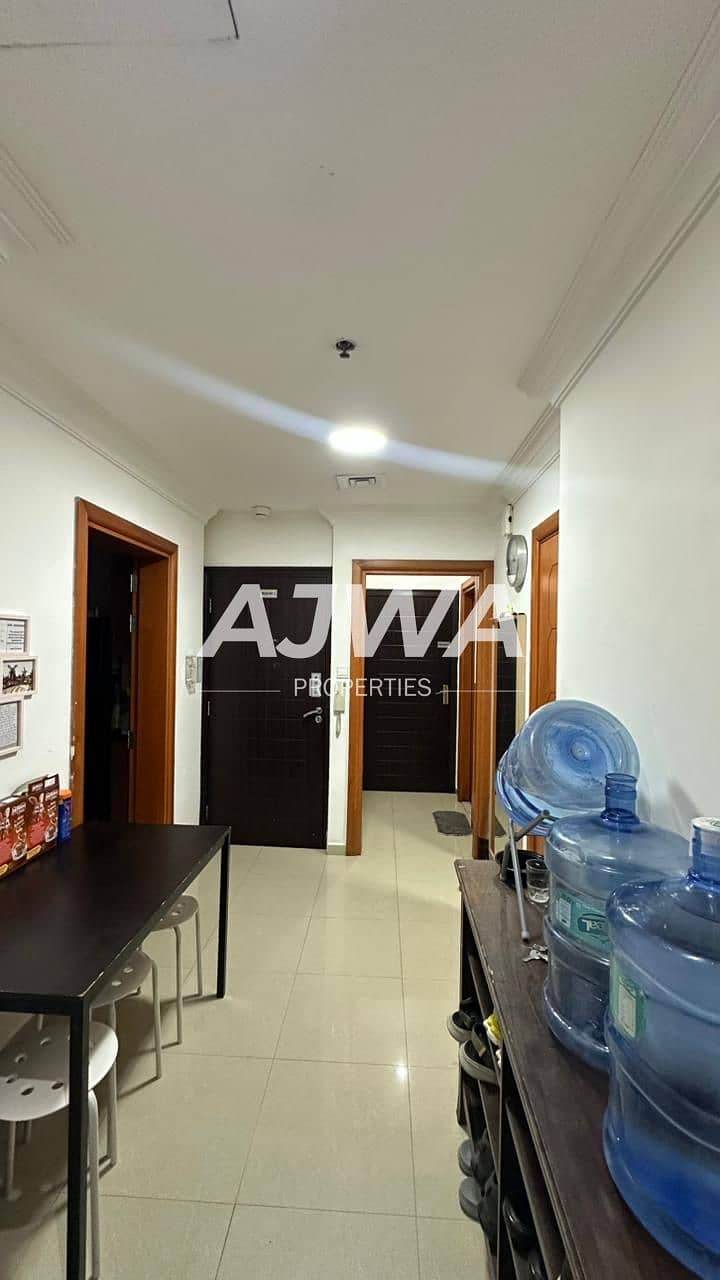 4 0cd19550-4c3d-41f8-ab52-94cf5ae3cea1. jpg