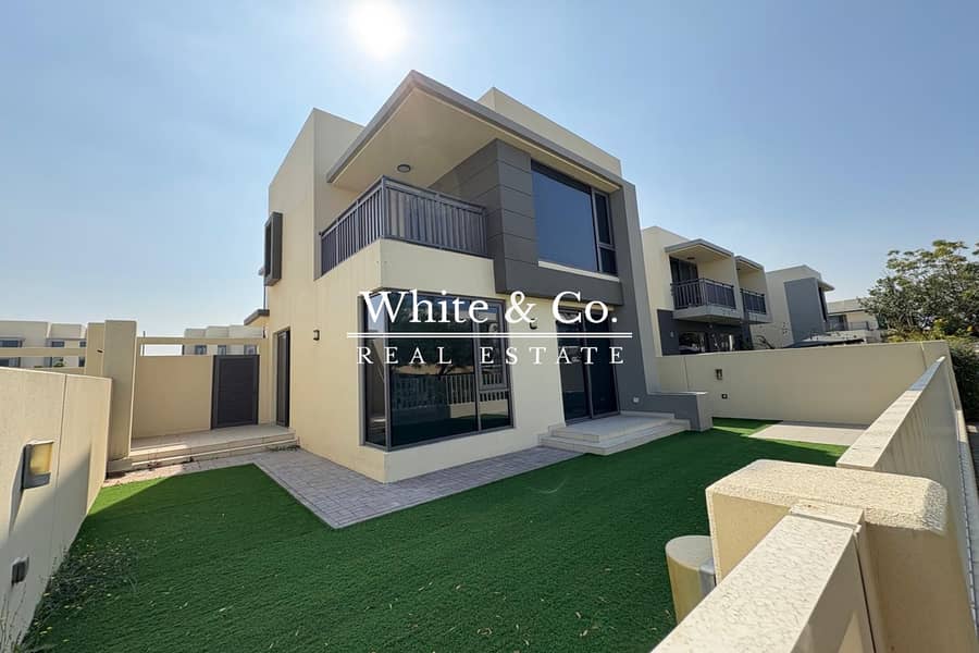 Greenbelt Backing | End Unit | Exclusive Greenbelt Backing | End Unit | Exclusive
