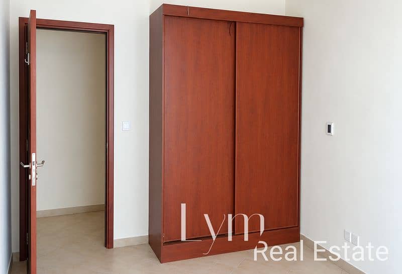 2 Minimal Beige Room with Built-In Wardrobe. png
