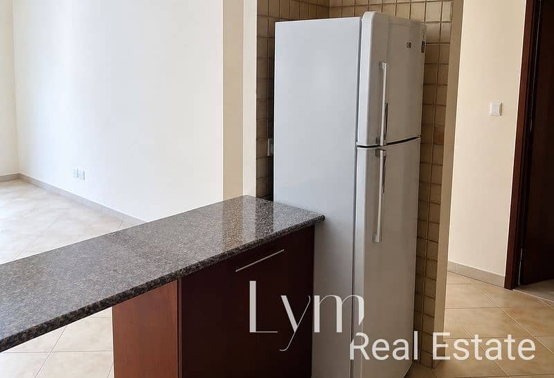 4 Modern Kitchen with Tiled Refrigerator Nook. png