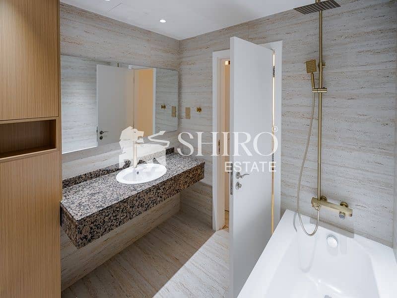 24 Bathroom 002. jpeg