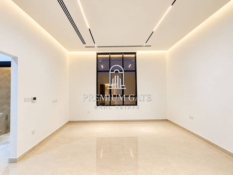 17 Modern Minimalist Room with Reflective Floors. png
