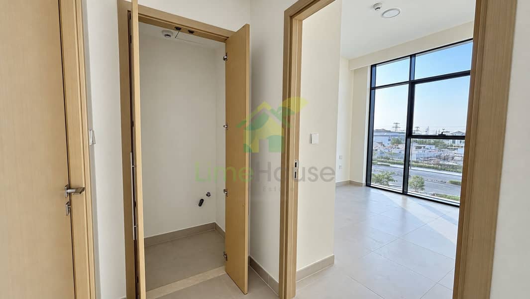 7 property-hallway-room-view-13. jpg