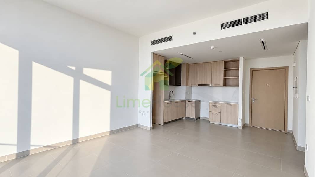 8 property-living-room-kitchen-04. jpg