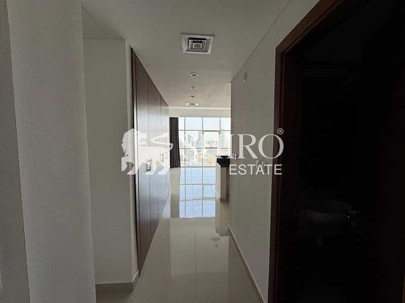 10 Hallway 001. jpeg