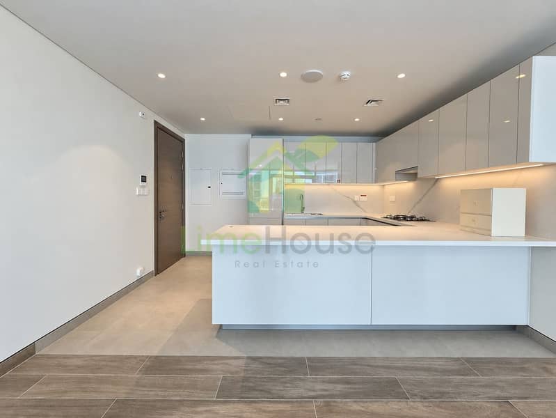 5 04-dubai-sobha-hartland-sobha-waves-opulence-3-bedroom-apartment-kitchen-island-06. jpg