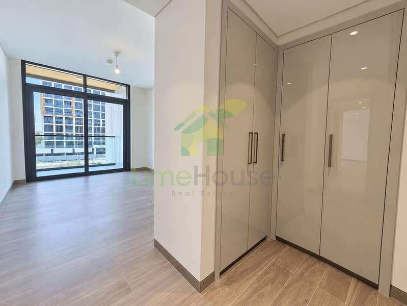 15 14-dubai-sobha-hartland-sobha-waves-opulence-3-bedroom-apartment-wardrobe-22. jpg