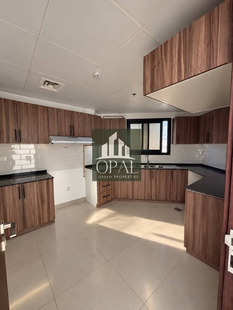 2 UNIT 105 KITCHEN. jpeg