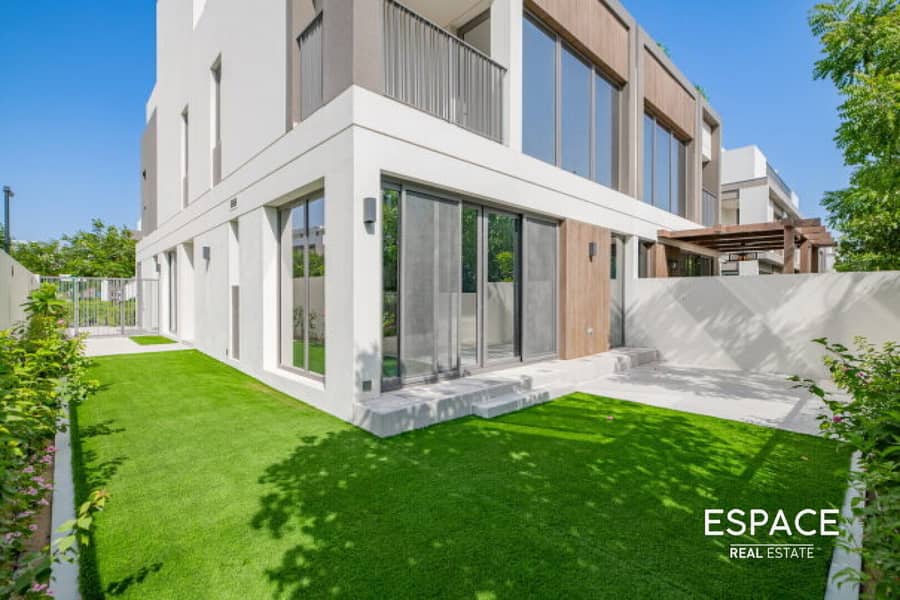 Large Layout | Twin Villa | Closed Kitchen Large Layout | Twin Villa | Closed Kitchen