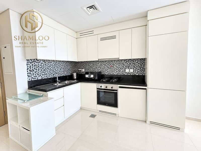8 Bright Minimalist L-Shaped Kitchen. png