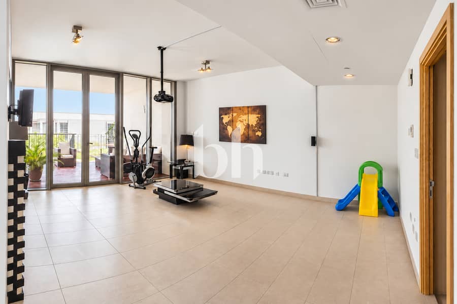 4 Tidyfamilyroomwithplayslide