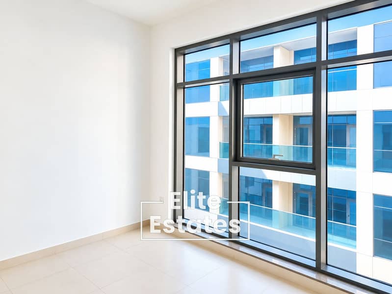 2 Bright Minimal Interior with Modern Windows. png