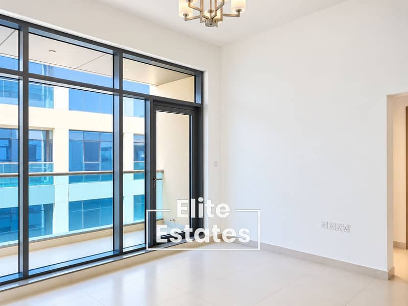 6 Bright Modern Apartment with Balcony Glazing. png