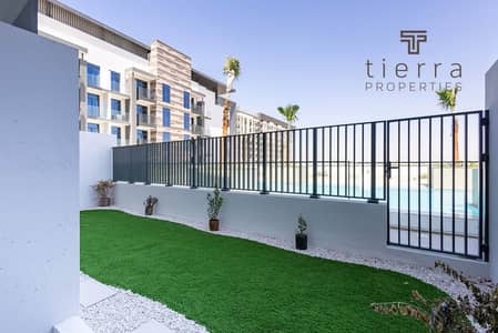 2 Bedroom Townhouse for Rent in Rukan, Dubai - Fully Furnished | Pool & Amenities view