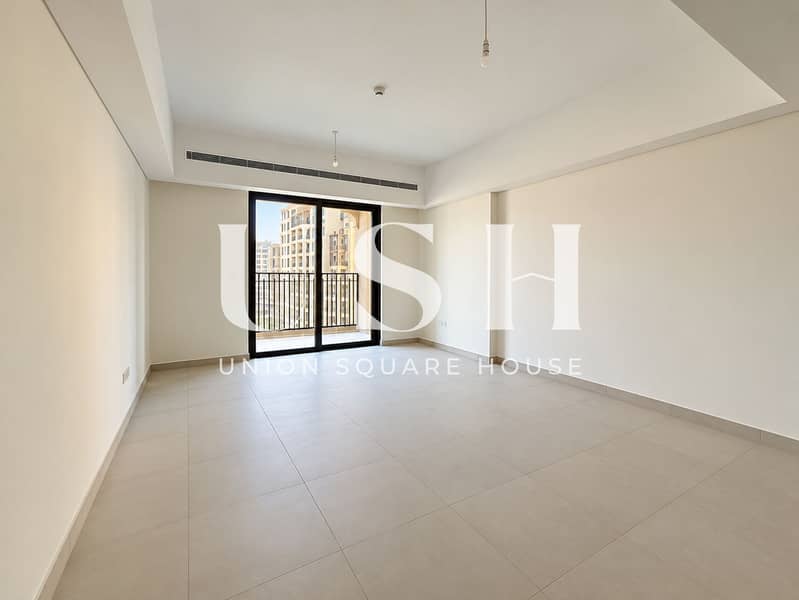 3 Empty Modern Living Room with Balcony View. png