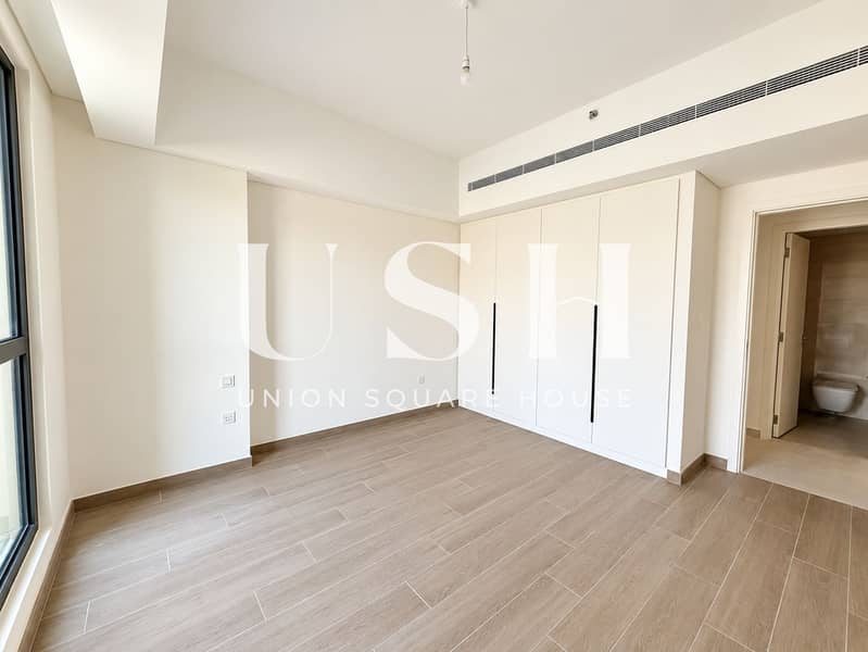 5 Minimal Modern Bedroom with Ensuite. png