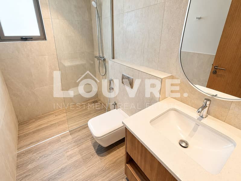 27 Minimalist Beige and Wood Bathroom. png