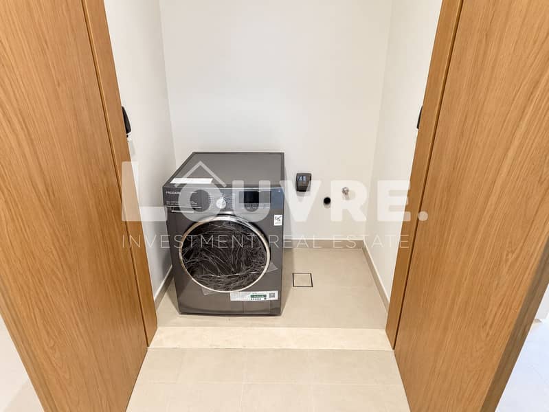 28 Minimal Oak-Framed Laundry Nook. png