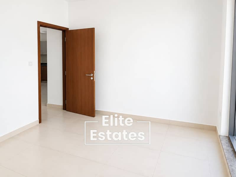 8 Bright Minimalist Empty Room. png