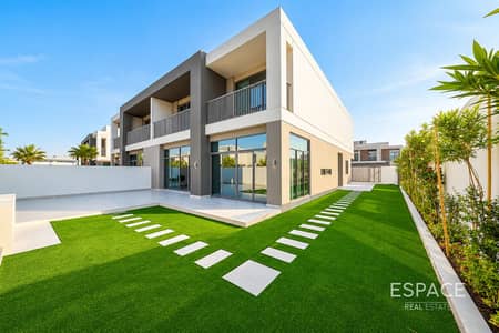 5 Bedroom Villa for Sale in Dubai South, Dubai - Corner Unit | Single Row | Backing Greenery 5 Bedroom Villa for Sale in Dubai South, Dubai - Corner Unit | Single Row | Backing Greenery