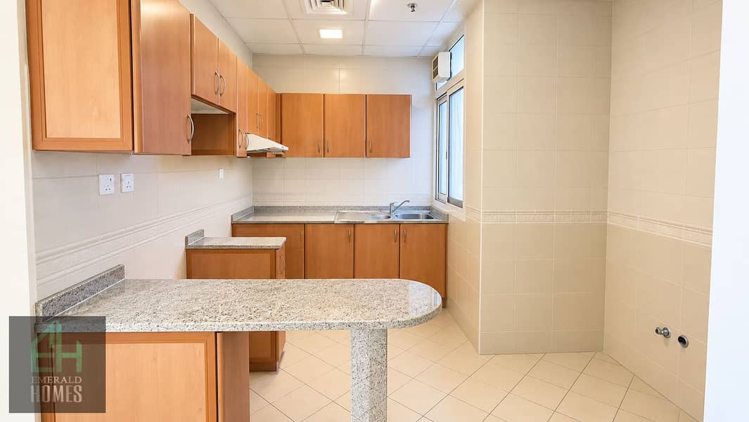 5 Bright Modern U-Shaped Kitchen. png
