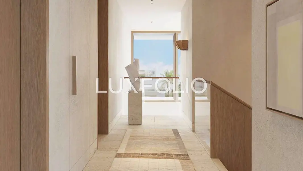 Corner Plot | Large Layout | Luxury