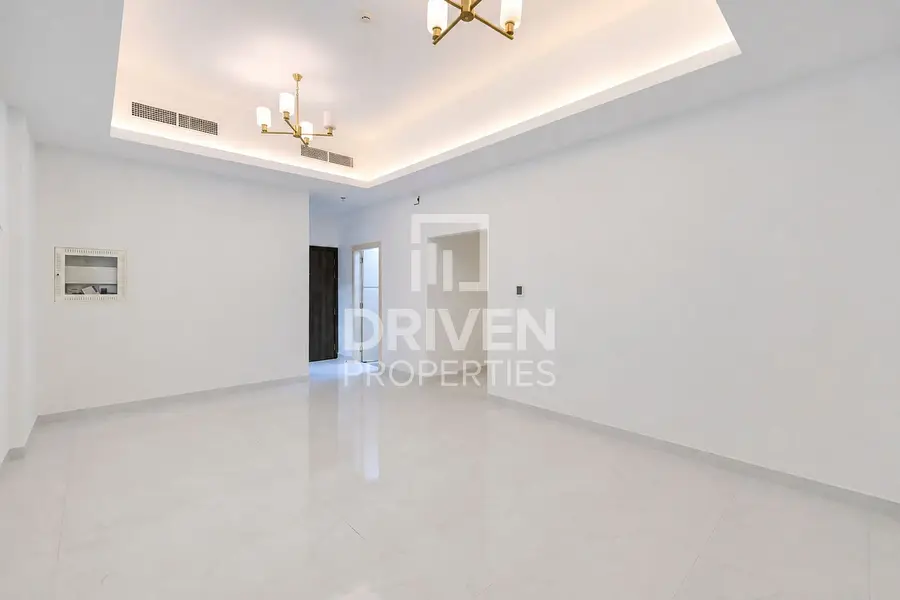 Discounted | Multiple Cheques | Closed Kitchen