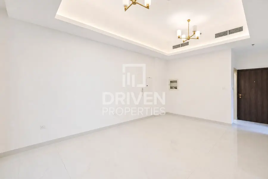 Discounted | Multiple Cheques | Closed Kitchen