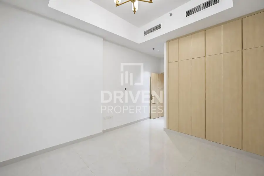 Discounted | Multiple Cheques | Closed Kitchen