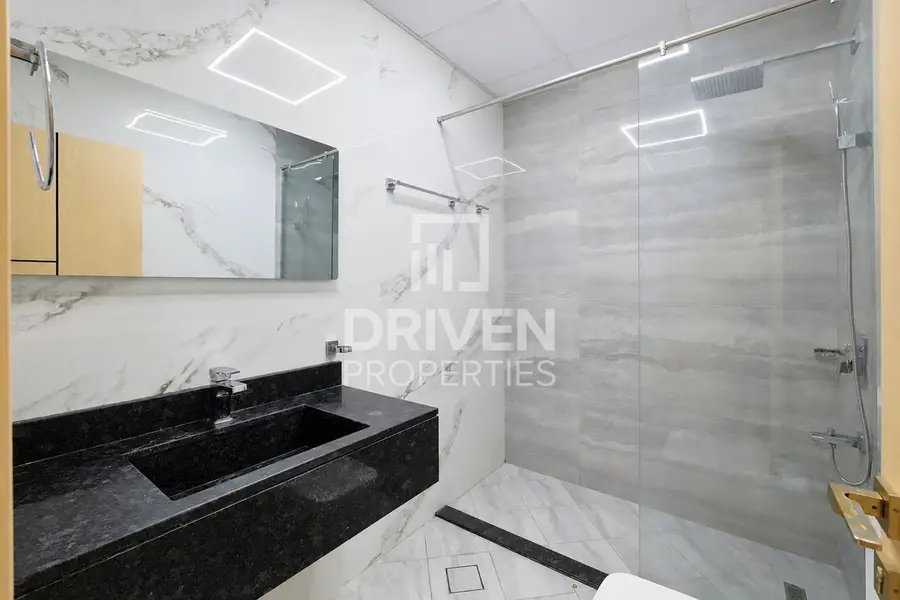 Discounted | Multiple Cheques | Closed Kitchen