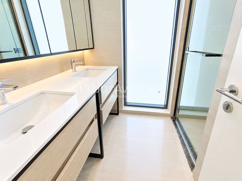 7 Modern Double-Vanity Bathroom Retreat. png