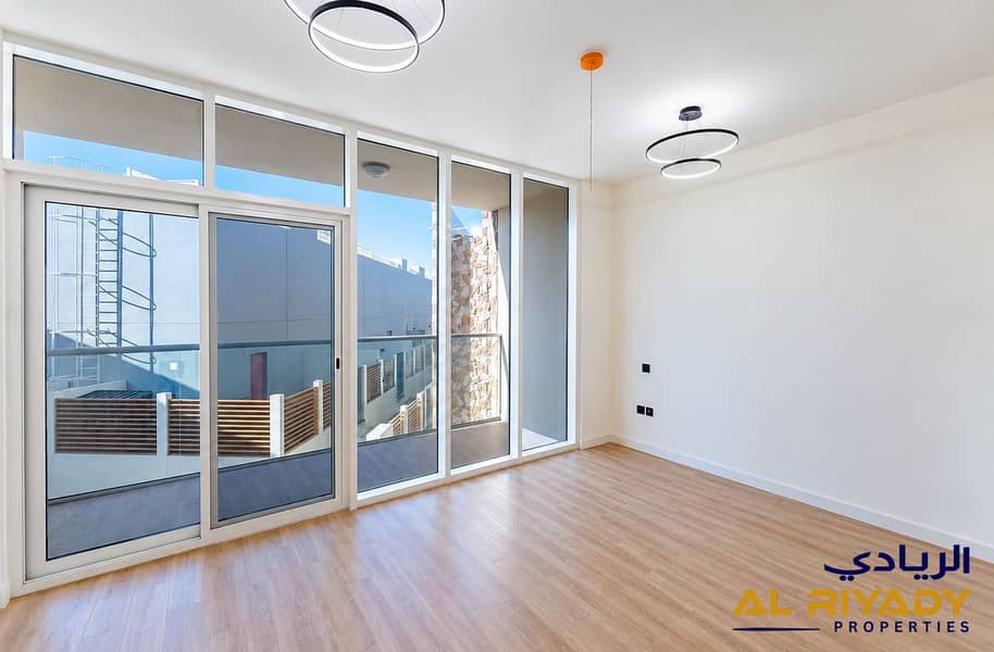 6 Bright Empty Modern Apartment Interior (1). png