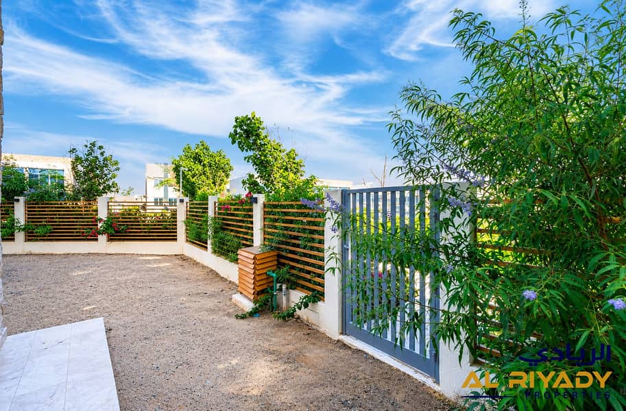 7 Sunny Garden Courtyard with Flowering Fence. png