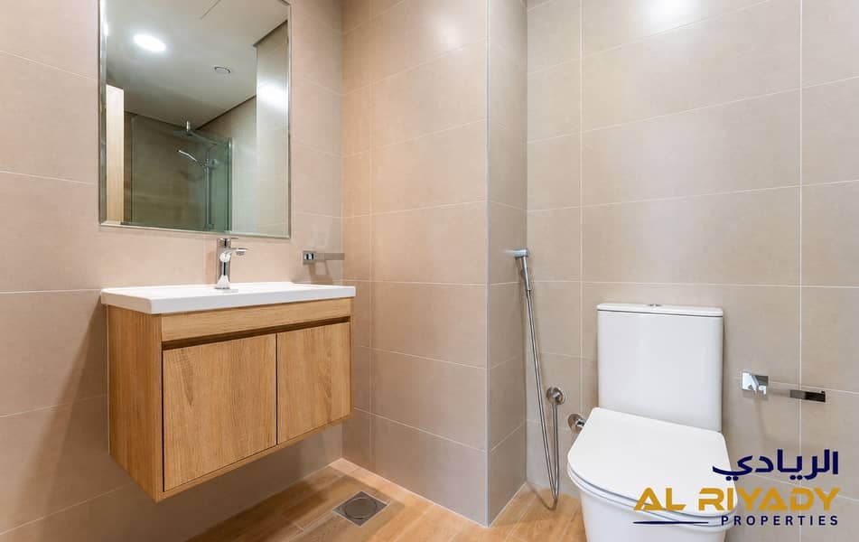 10 Modern Beige Tile Bathroom. png