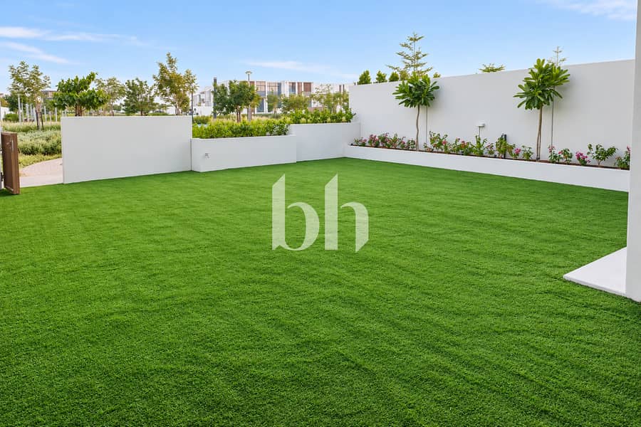 2 Straightened Garden Viewin Natural Light 3