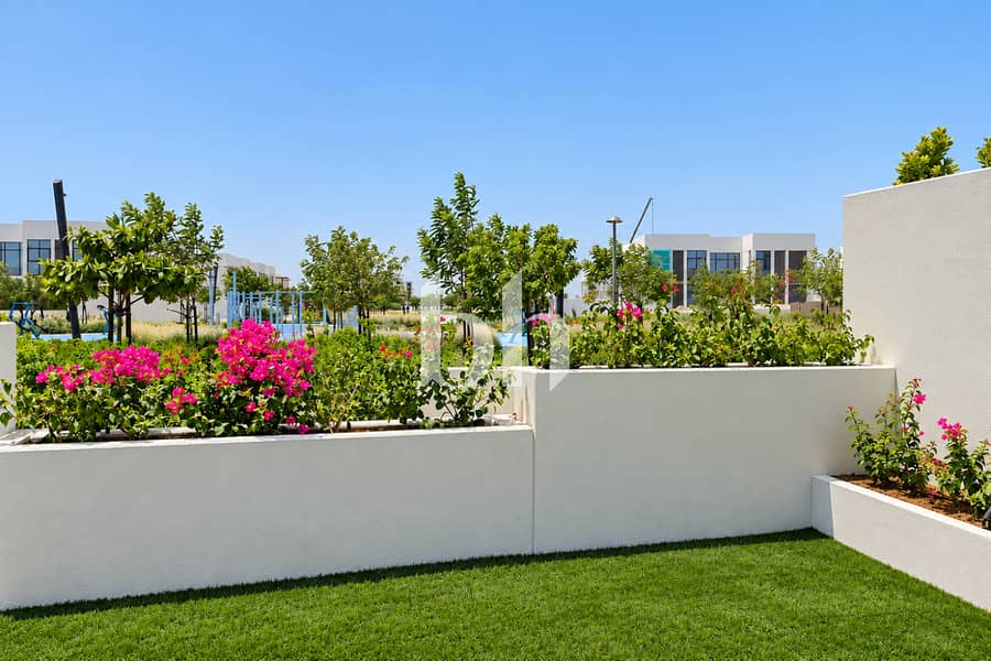 17 Straightened Garden Viewin Natural Light 3