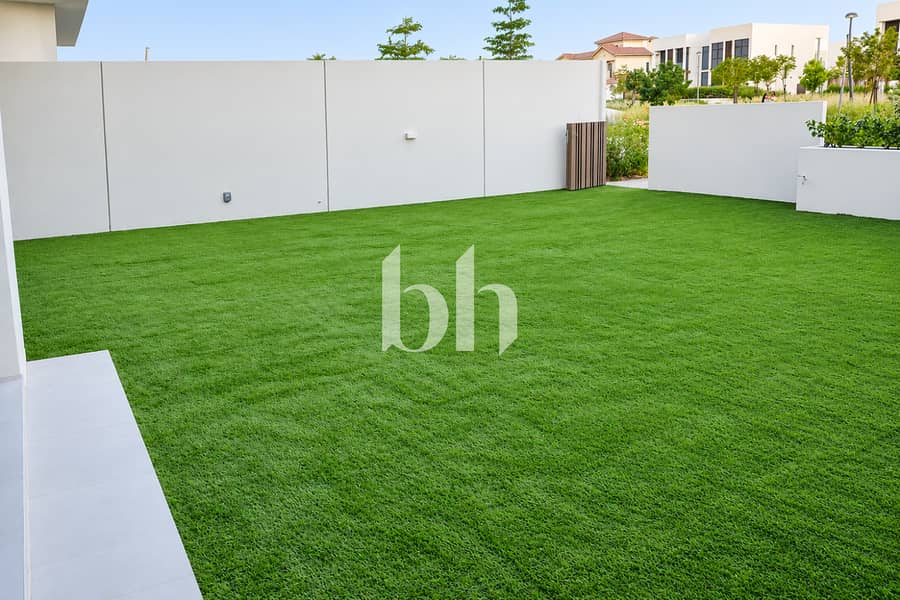 18 Straightened Garden Viewin Natural Light 3
