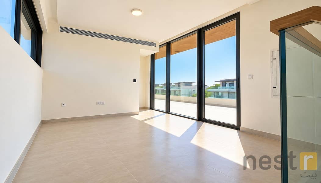 6 Sunlit Minimalist Villa Landing. png