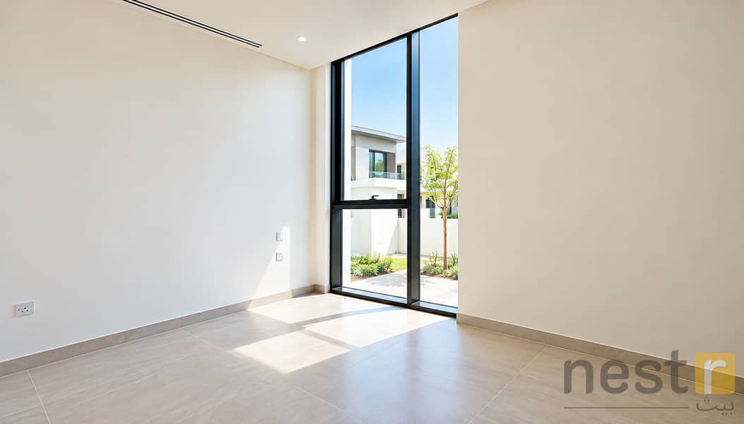 9 Sunlit Minimalist Room with Modern Window. png