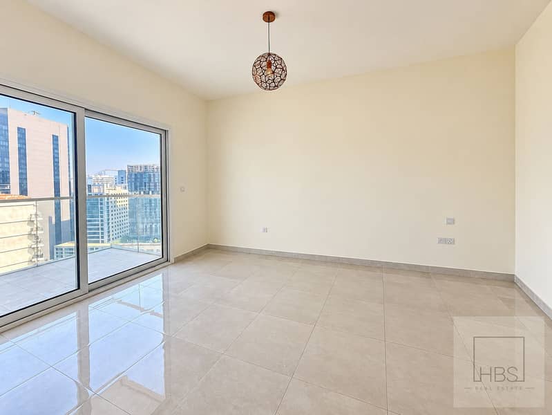 3 Modern Empty Apartment with City Views. png