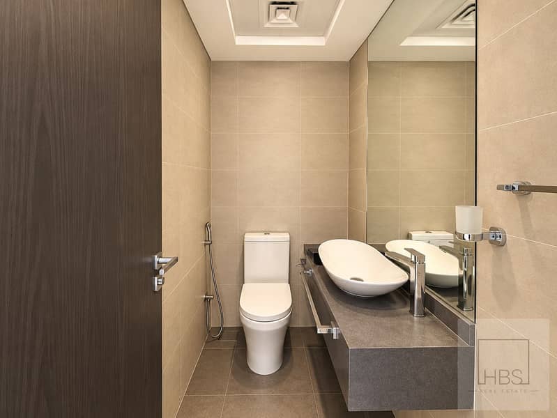 8 Modern Minimalist Bathroom Interior. png