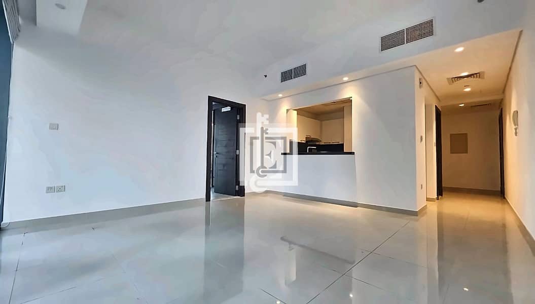 3 04_Living_Hallway. jpg